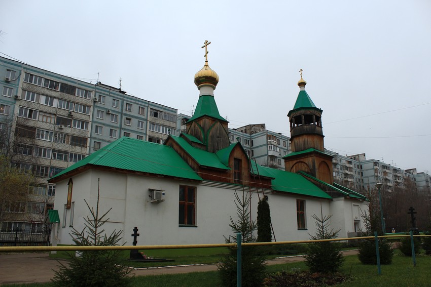 Самара. Церковь Троицы Живоначальной на Воронежских озёрах (старая). общий вид в ландшафте