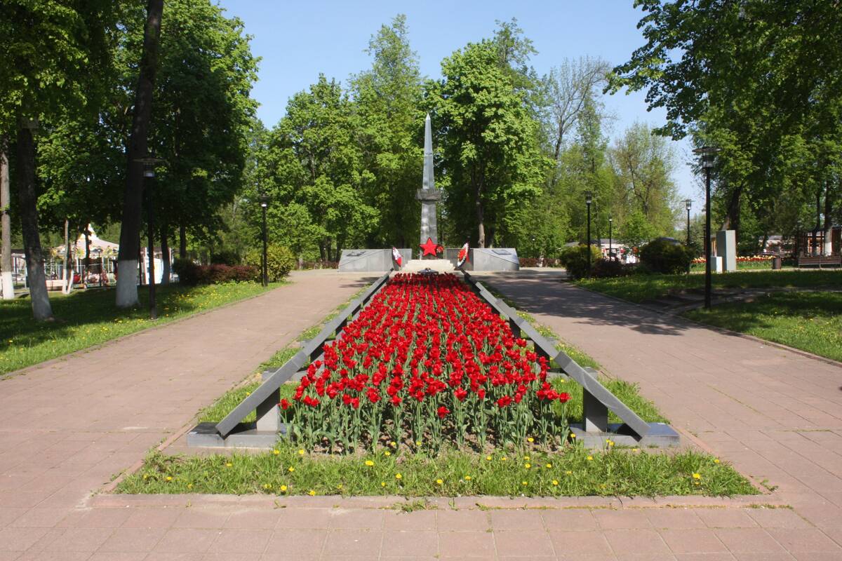 Церковь Филиппа апостола, Углич (Угличский район, Ярославская область). фасады, Вид на церковное место с юга