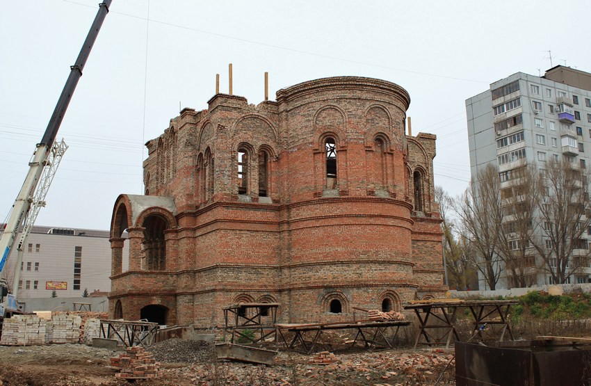 Церковь Троицы Живоначальной на Воронежских озёрах (новая), Самара (Самара, город, Самарская область). документальные фотографии, Вид с юго-восточной стороны во время строительства