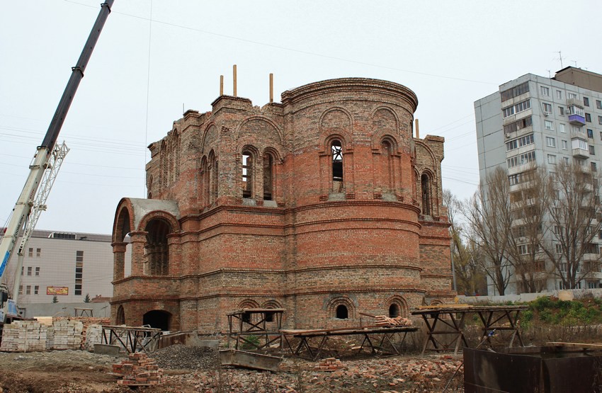 Самара. Церковь Троицы Живоначальной на Воронежских озёрах (новая). документальные фотографии, Вид с юго-восточной стороны во время строительства