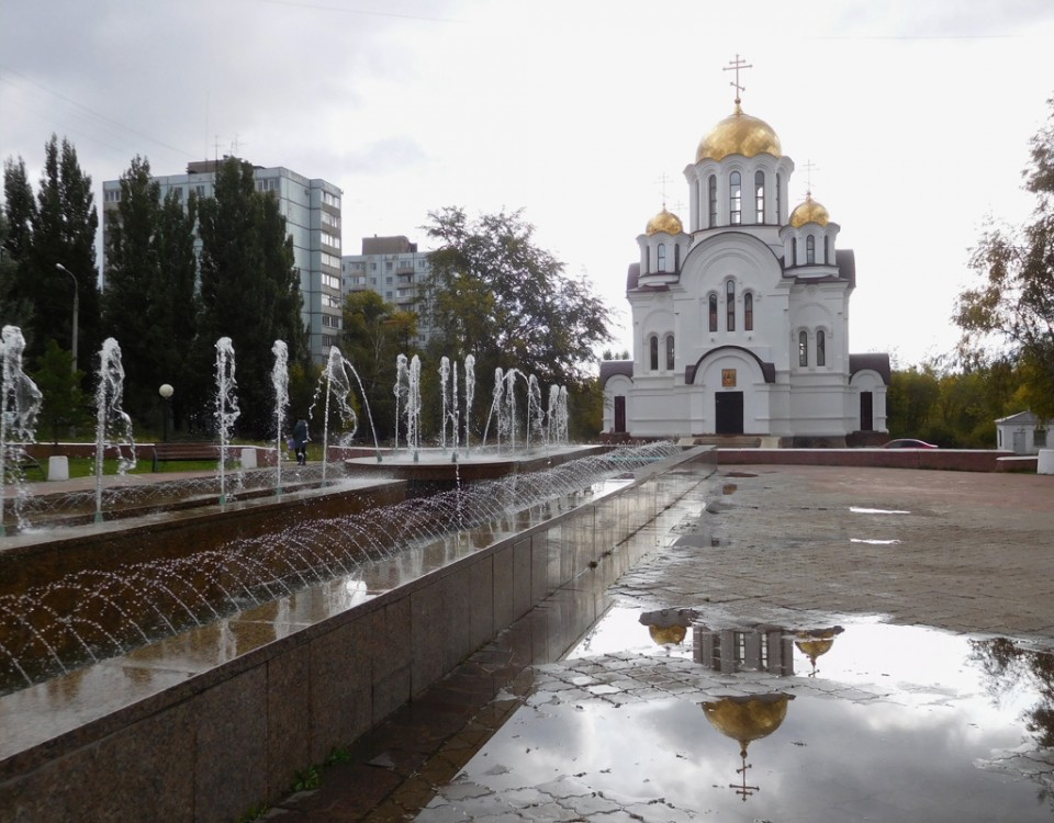 Церковь Троицы Живоначальной на Воронежских озёрах (новая), Самара (Самара, город, Самарская область). общий вид в ландшафте