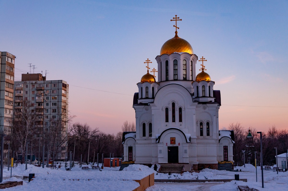 Самара. Церковь Троицы Живоначальной на Воронежских озёрах (новая). фасады