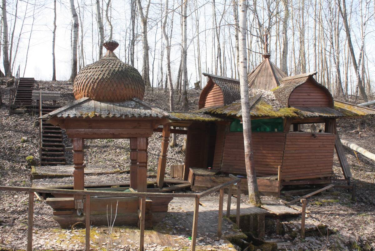 Часовня на роднике Брусёнский колодец, Курыничи (Козельский район, Калужская область). дополнительная информация