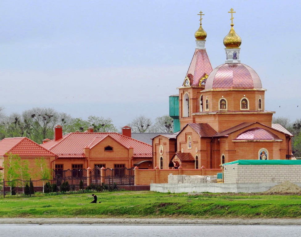 Церковь Варвары великомученицы, Шелковская (Шелковской район, Республика Чечня). общий вид в ландшафте
