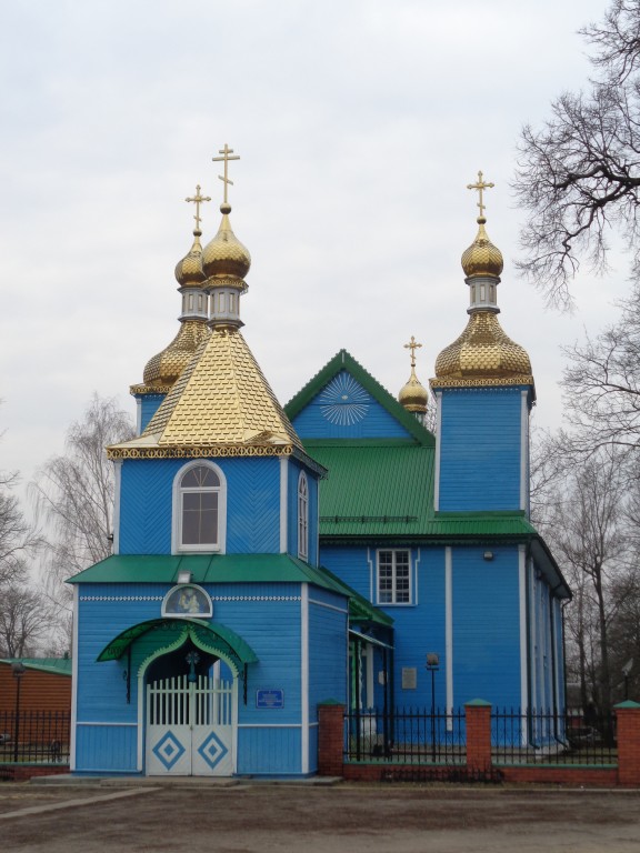 Бездеж. Церковь Троицы Живоначальной. фасады