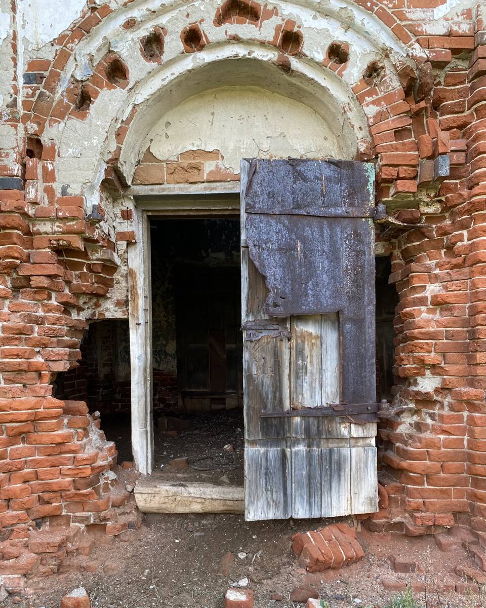 Церковь Параскевы Пятницы, Красноярское (Щучанский район, Курганская область). архитектурные детали, Портал