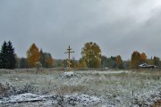Церковь Спаса Всемилостивого, памятный крест возле места церкви<br>, Першинская, Вельский район, Архангельская область