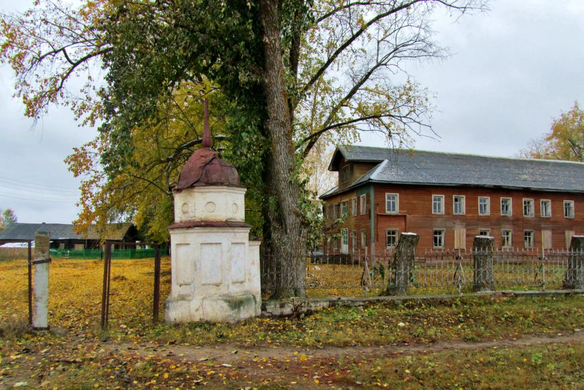 Воскресенский погост, Воскресенское (Посад) (Вельский район, Архангельская область). фасады, юго-восточная угловая башня ограды