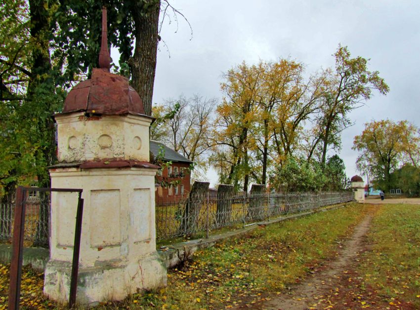 Воскресенское (Посад). Воскресенский погост. фасады, восточная стена ограды с угловыми башнями