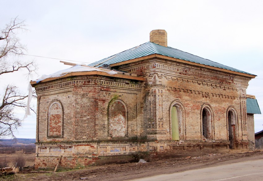 Церковь Бориса и Глеба, Ключи (Нолинский район, Кировская область). общий вид в ландшафте, Вид с дороги