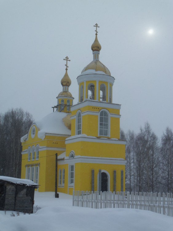 Церковь Воздвижения Креста Господня (новая), Мурыгино (Юрьянский район, Кировская область). фасады, Крестовоздвиженская церковь, март 2012 г.
