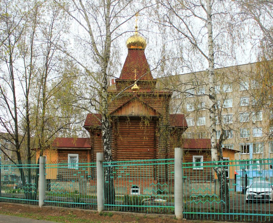 Ульяновск. Церковь Кира и Иоанна при Центральной городской клинической больнице. фасады