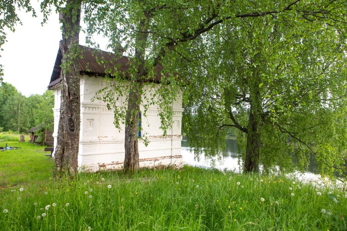 Часовня в память войны 1812 года, Апаничено (Бологовский район, Тверская область). фасады