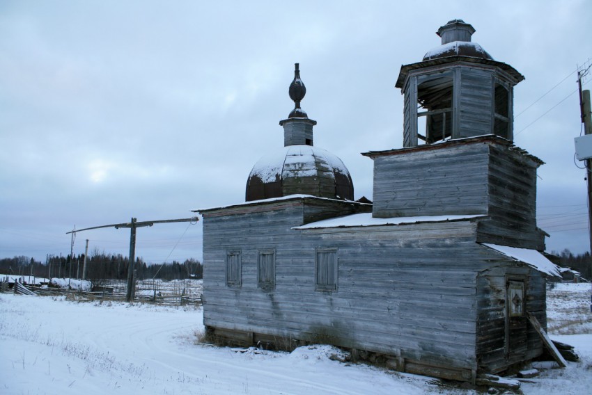 Часовня Илии Пророка, Заречье (Усть-Вымский район, Республика Коми). общий вид в ландшафте
