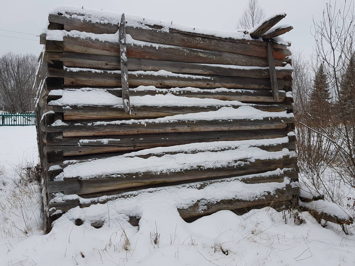 Часовня Покрова Пресвятой Богородицы, Харюшинская (Вельский район, Архангельская область). фасады