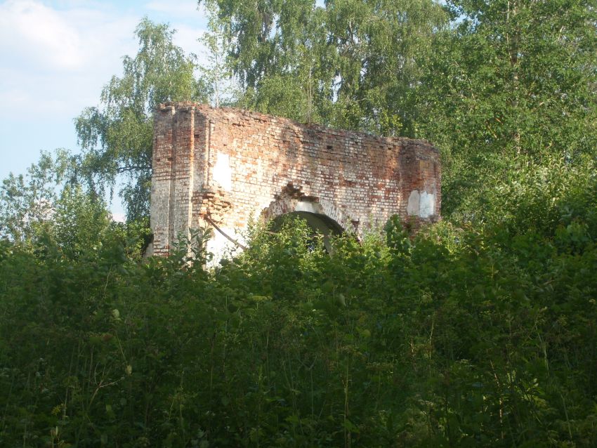 Церковь Воскресения Христова, Воскресенское (Грязовецкий район, Вологодская область). общий вид в ландшафте, Развалины Воскресенской Великорецкой церкви