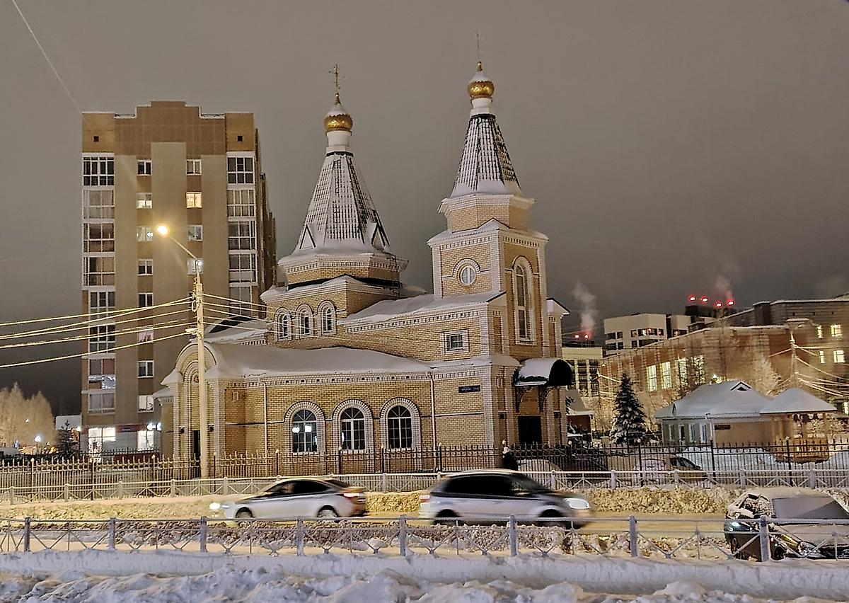 общий вид в ландшафте. Церковь Троицы Живоначальной, Сыктывкар (Сыктывкар, город, Республика Коми)