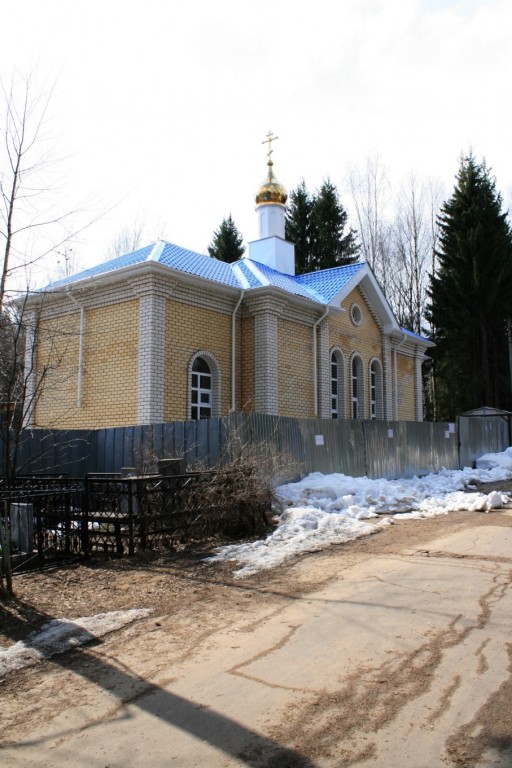 Сыктывкар. Часовня Успения Пресвятой Богородицы. общий вид в ландшафте