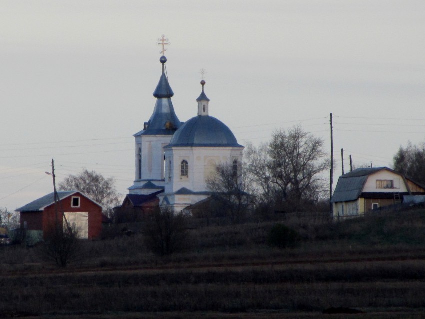 Церковь Успения Пресвятой Богородицы, Слудка (Вятско-Полянский район, Кировская область). общий вид в ландшафте
