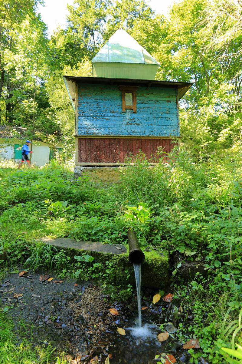 Часовня Серафима Саровского на Святом источнике, Фруктовая (Луховицкий городской округ, Московская область). фасады, общий вид в ландшафте