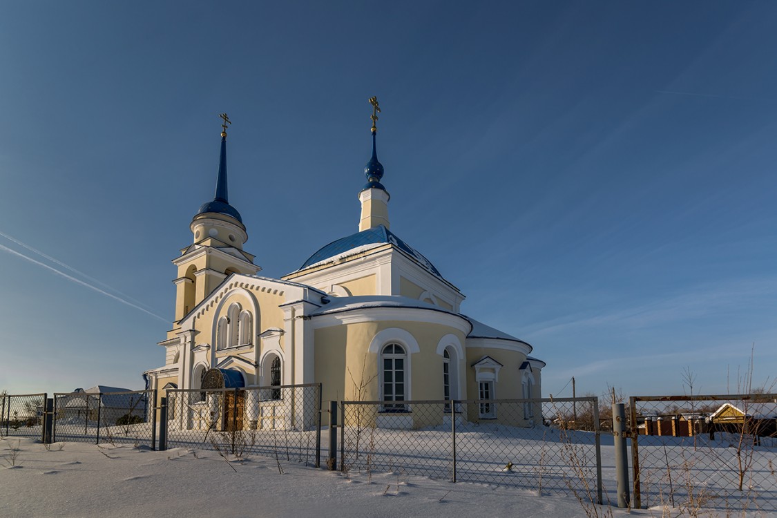 Церковь Казанской иконы Божией Матери, Кануевка (Безенчукский район, Самарская область). общий вид в ландшафте