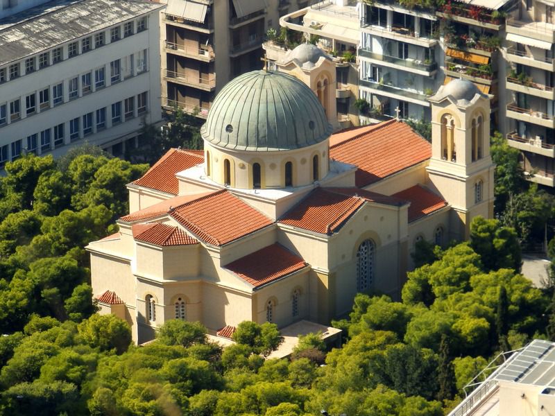 Афины (Αθήνα). Церковь Николая Чудотворца. общий вид в ландшафте