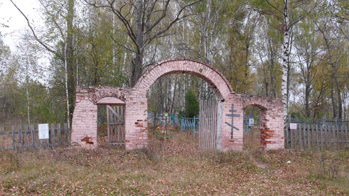 Церковь Покрова Пресвятой Богородицы, Максино (Клепиковский район, Рязанская область). дополнительная информация, Ворота кладбища.