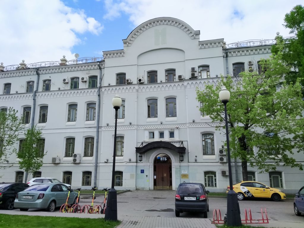 Домовая церковь Троицы Живоначальной при 6-м гренадерском Таврическом полку в Александровских казармах, Даниловский (Южный административный округ (ЮАО), г. Москва). фасады