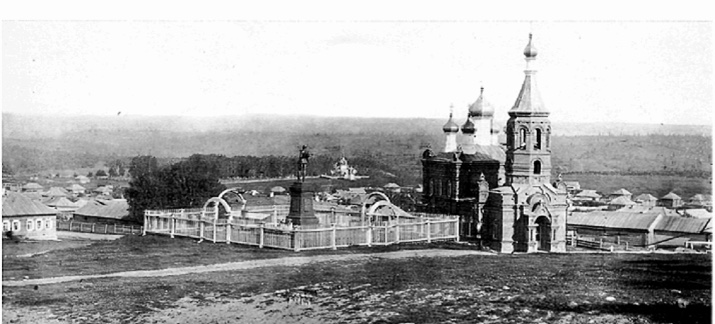 Памятник Александру II в сквере у храма, архивная фотография. Церковь Петра и Павла, Салаир (Гурьевский район, Кемеровская область)