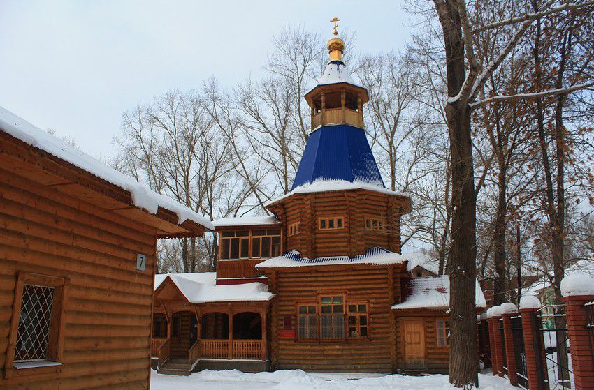 Часовня Сошествия Святого Духа, 116 километра, посёлок (Самара, город, Самарская область). общий вид в ландшафте, Вид от крыльца дома причта