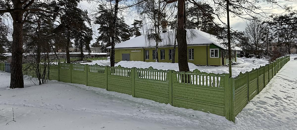Вид с северо-запада, общий вид в ландшафте. Церковь Ксении Петербургской, Большевик (Гомельский район, Беларусь, Гомельская область)