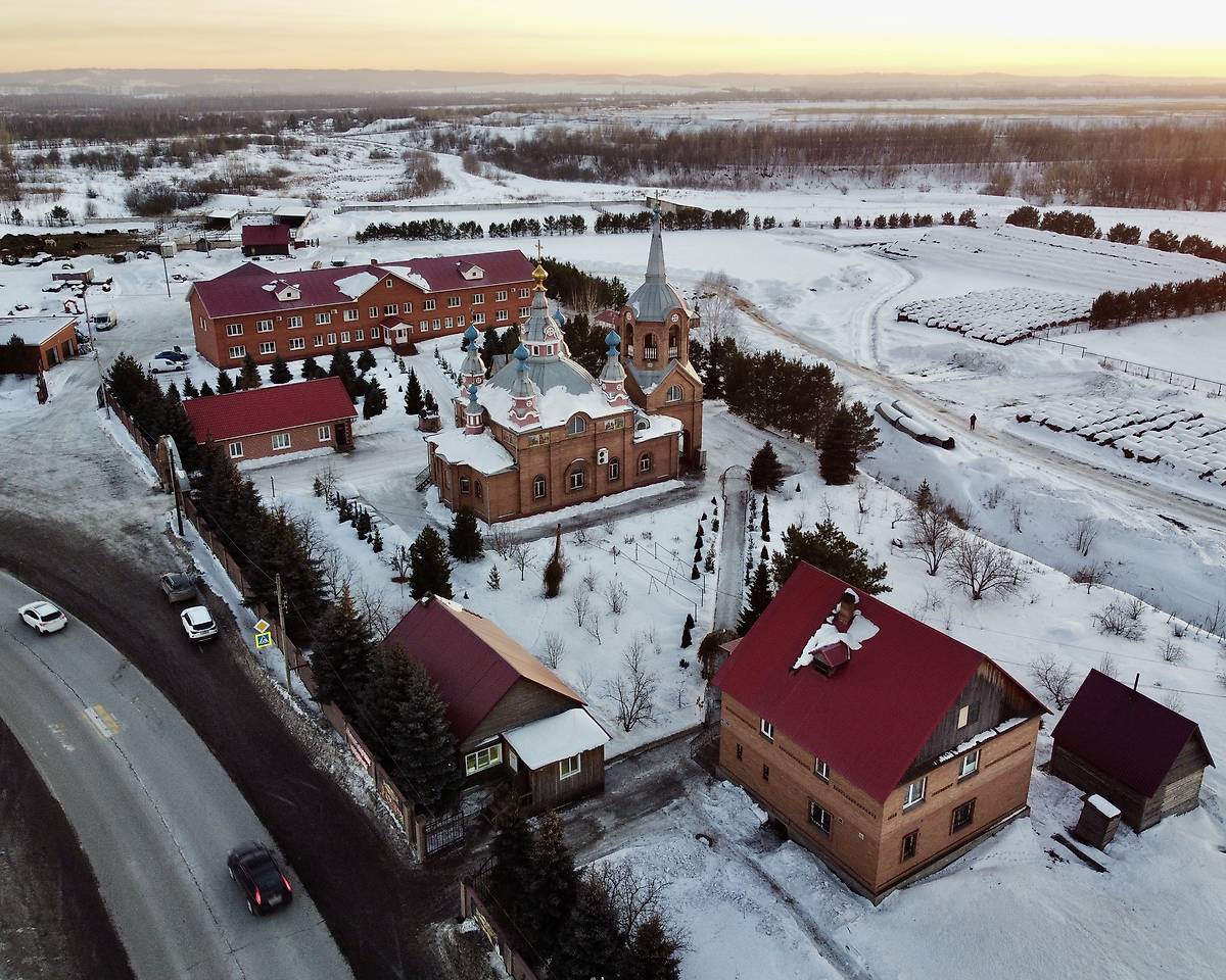 Монастырь с востока , фасады. Пантелеимоновский мужской монастырь, Безруково (Новокузнецкий район и г. Новокузнецк, Кемеровская область)