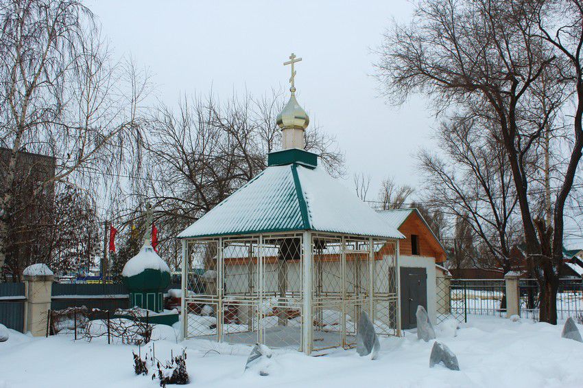 Церковь Илии Пророка, 116 километра, посёлок (Самара, город, Самарская область). дополнительная информация, Временная звонница при церкви. Слева видна замененная старая зеленая главка