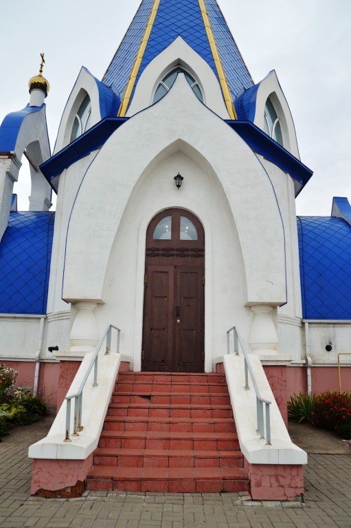 Церковь Иверской иконы Божией Матери, Черниково (Старый Оскол, город, Белгородская область). архитектурные детали, Один из входов в храм