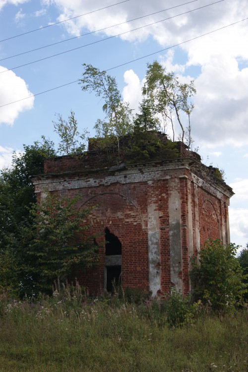 Церковь Троицы Живоначальной, Бабино (Старицкий район, Тверская область). фасады, Вид с дороги (с севера)