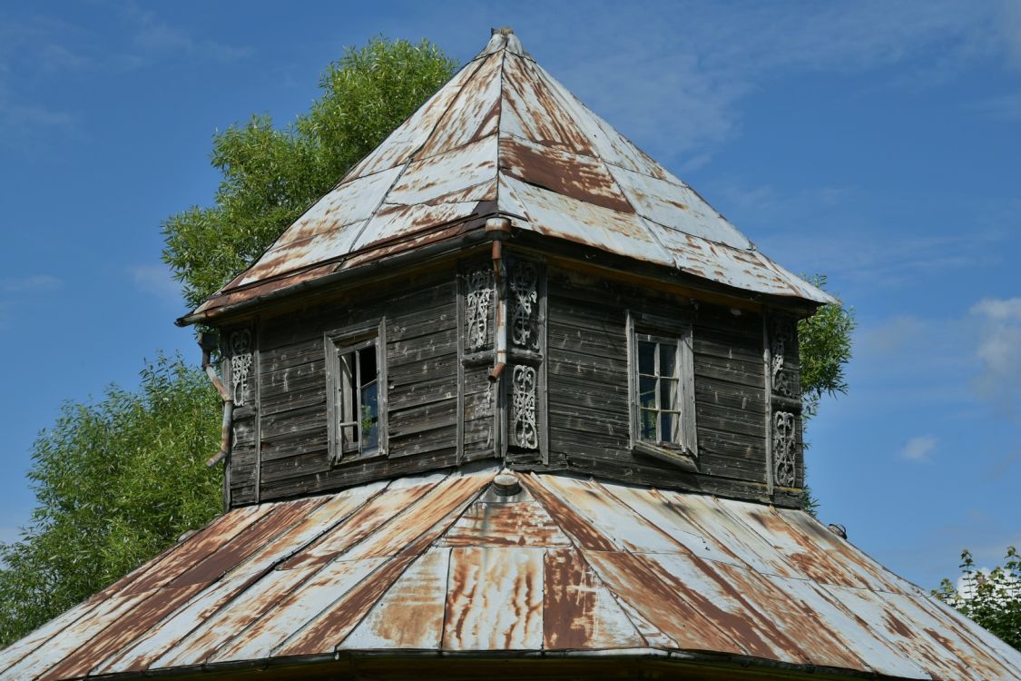 Кушниково. Часовня Рождества Пресвятой Богородицы. архитектурные детали, Вид с юго-востока на верхний четверик