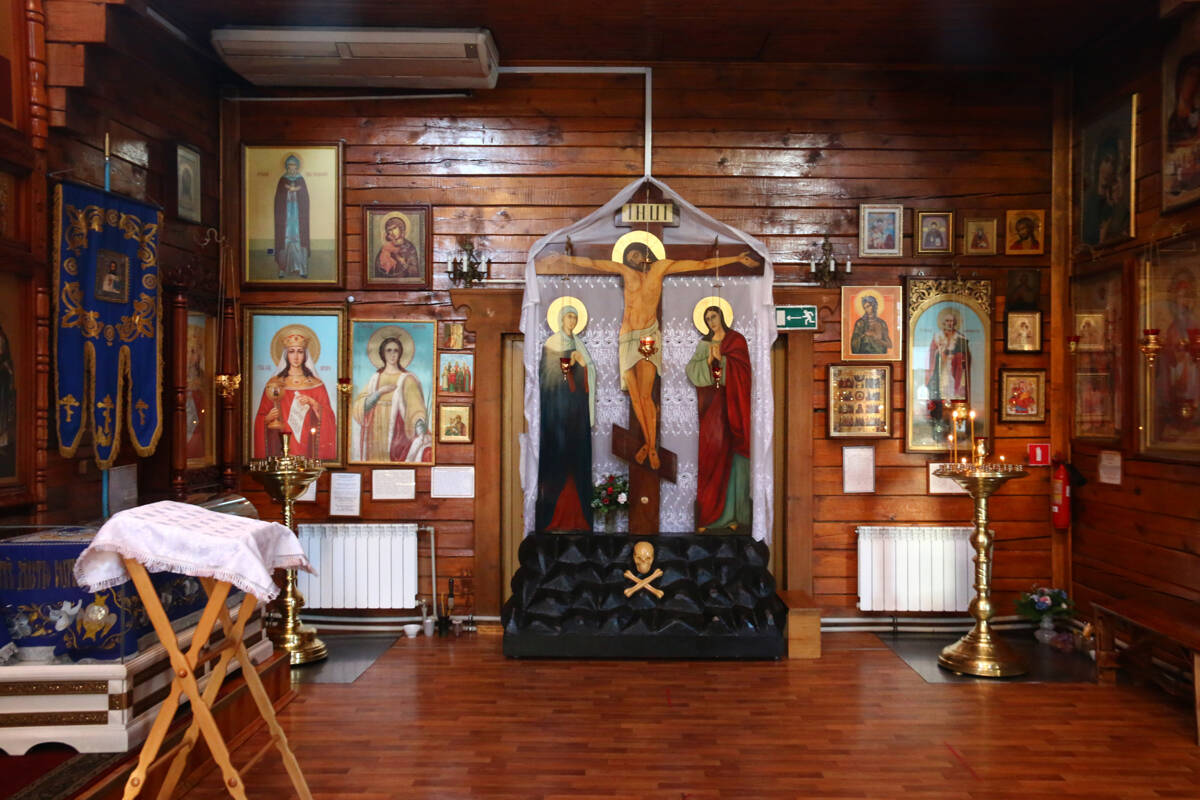 Церковь Успения Пресвятой Богородицы в Затулинке, Новосибирск (Новосибирск, город, Новосибирская область). интерьер и убранство, Распятие