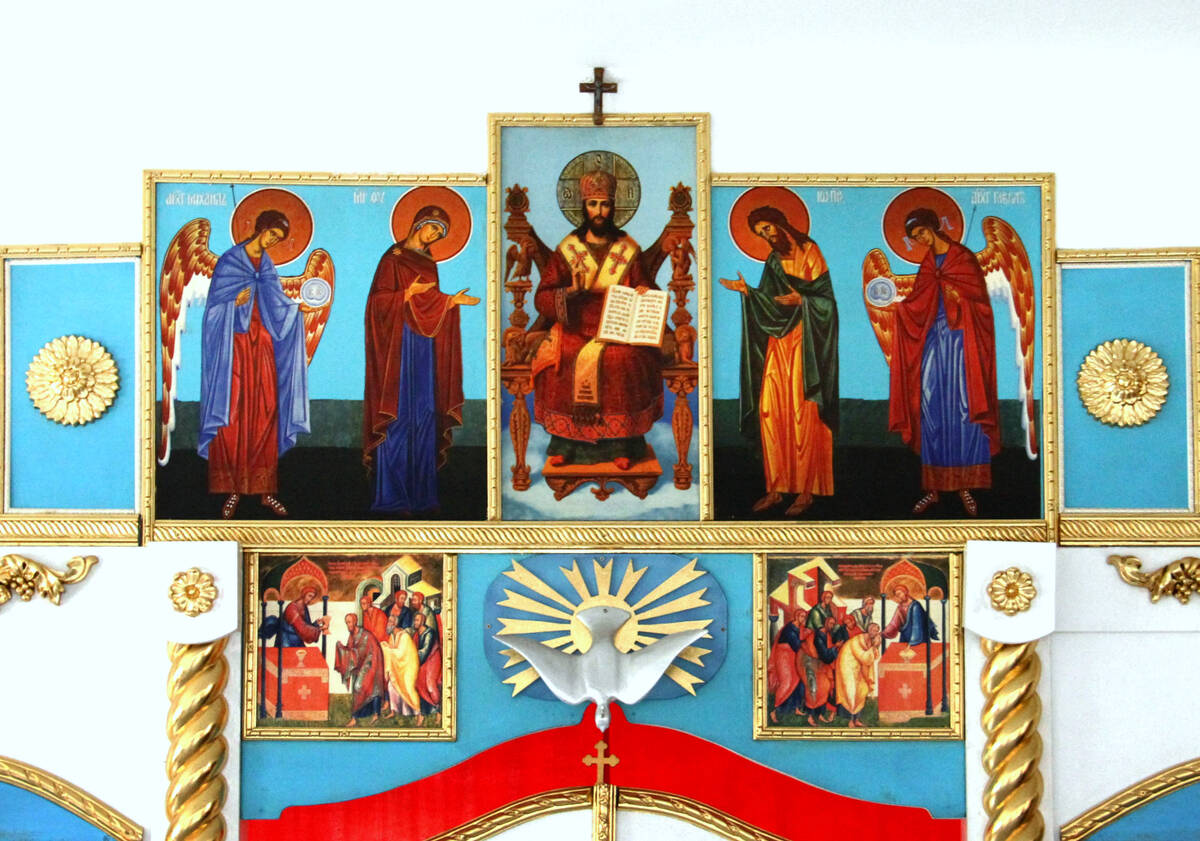 Церковь Амвросия Оптинского в Затулинке, Новосибирск (Новосибирск, город, Новосибирская область). интерьер и убранство, Верхняя часть иконостаса.