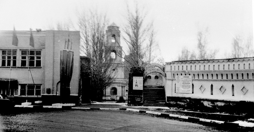 Дзержинский. Николо-Угрешский монастырь. Часовня Николая Чудотворца в Святых воротах. документальные фотографии