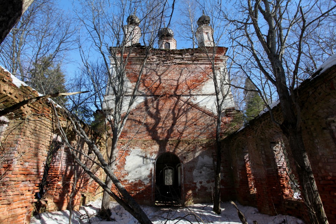 Церковь Преображения Господня, Спасское (Спасское на Пеноузе), урочище (Любимский район, Ярославская область). интерьер и убранство, Трапезная