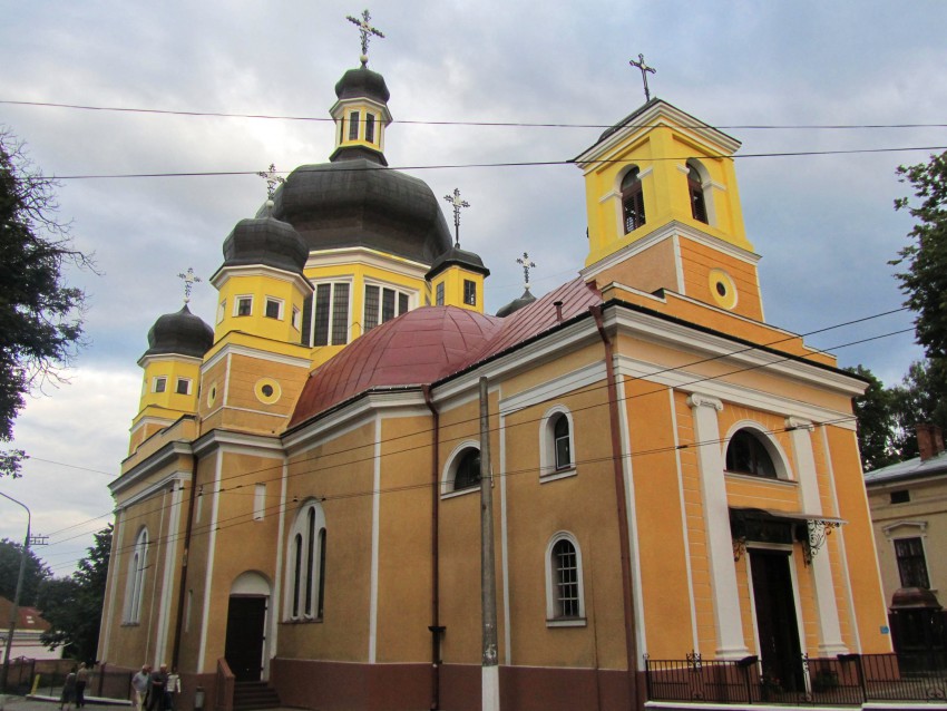 Черновцы. Церковь Успения Пресвятой Богородицы. фасады, вид с северо-запада