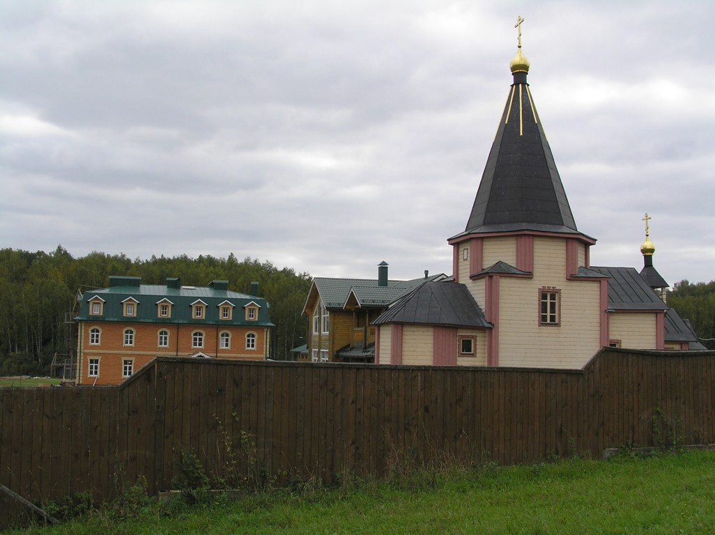 Церковь Никона Радонежского на Пюхтицком подворье, Марино (Сергиево-Посадский городской округ, Московская область). фасады