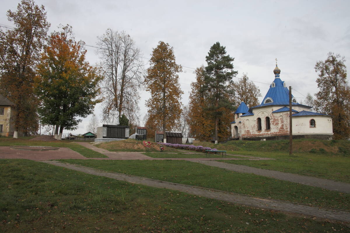 Церковь Михаила Архангела, Завода (Сухиничский район, Калужская область). общий вид в ландшафте