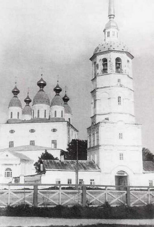 Архангельск. Кафедральный собор Троицы Живоначальной. архивная фотография, Троицкий собор , http://www.yurasik.vov.ru/page31.html