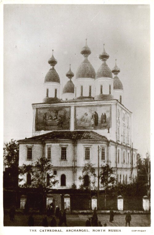 Собор Троицы Живоначальной, Архангельск (Архангельск, город, Архангельская область). архивная фотография, Вид с крыши дома на Соборной площади. Английская фотография 1918 года