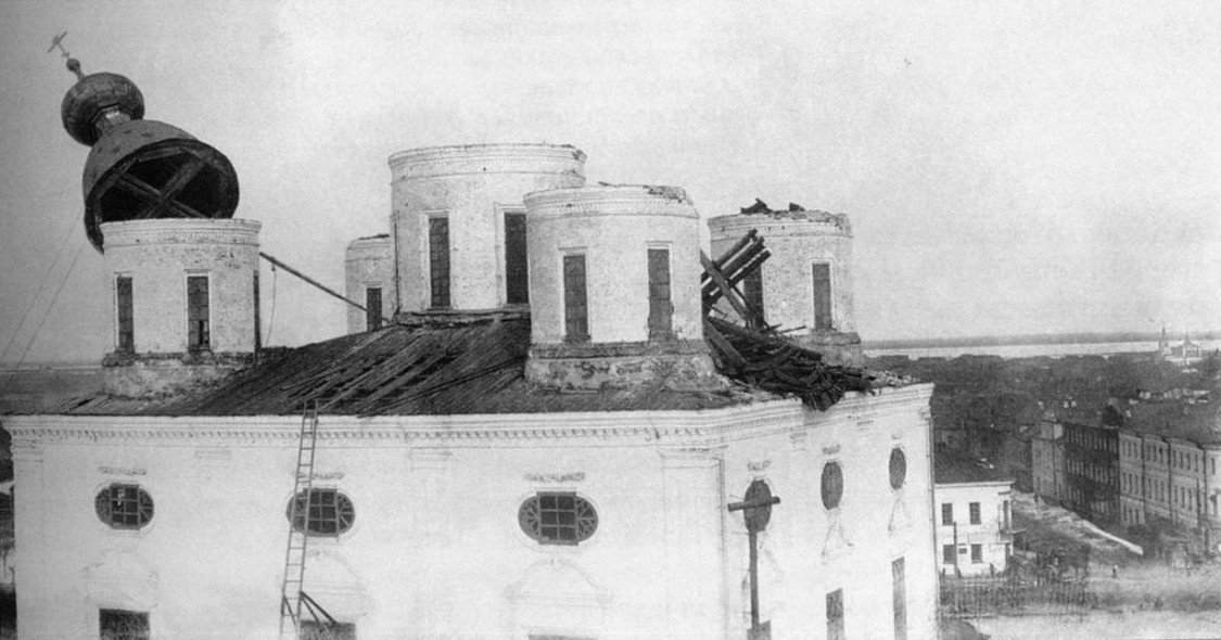 Собор Троицы Живоначальной, Архангельск (Архангельск, город, Архангельская область). архивная фотография, Сброс куполов, апрель 1929 г.