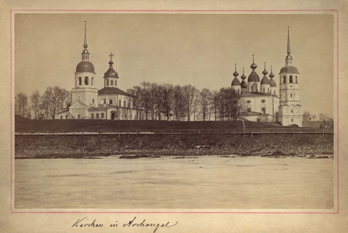 Собор Троицы Живоначальной, Архангельск (Архангельск, город, Архангельская область). архивная фотография, Фото нач. ХХ века.  Слева церковь Михаила Архангела