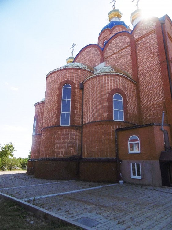 Церковь Трёх Святителей (новая), Ленинградская (Ленинградский район, Краснодарский край). архитектурные детали, Апсидная часть церкви