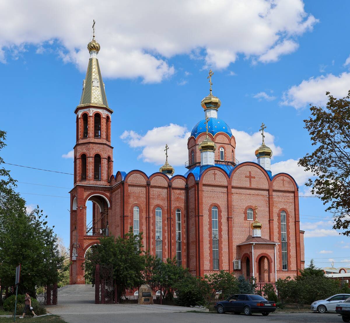 Церковь Трёх Святителей (новая), Ленинградская (Ленинградский район, Краснодарский край). фасады