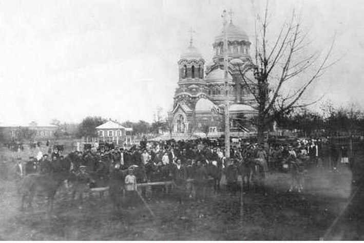 Ленинградская. Церковь Трёх Святителей. архивная фотография